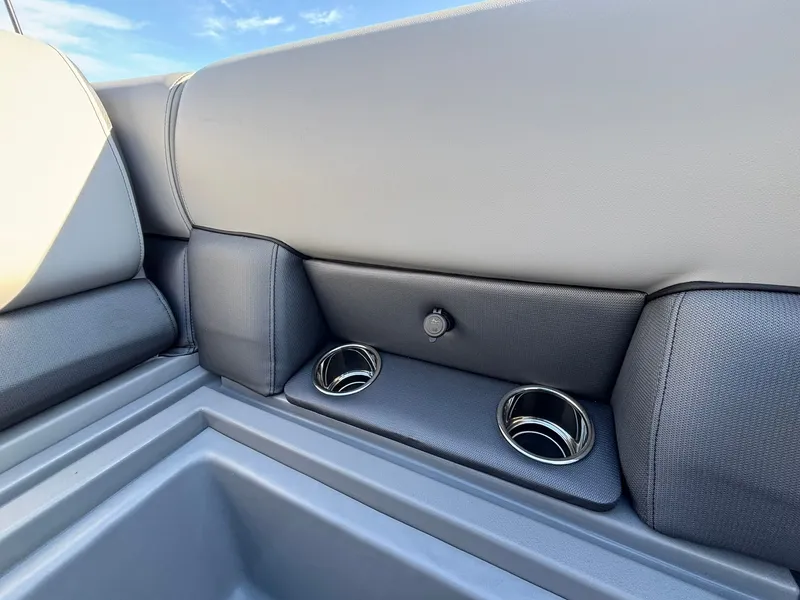 Slide: The Image of Bentley Pontoons 223 LEGACY QSB 2026 - 14