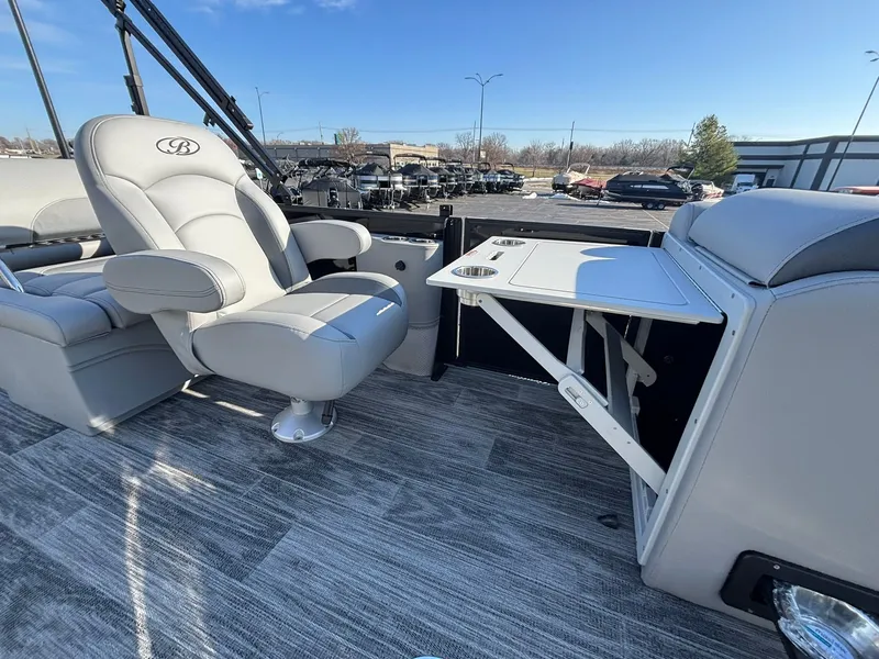 Slide: The Image of Bentley Pontoons 223 LEGACY QSB 2026 - 18