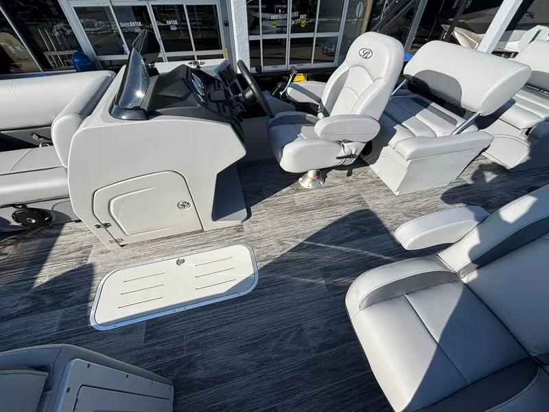 Slide: The Image of Bentley Pontoons 223 LEGACY QSB 2026 - 19