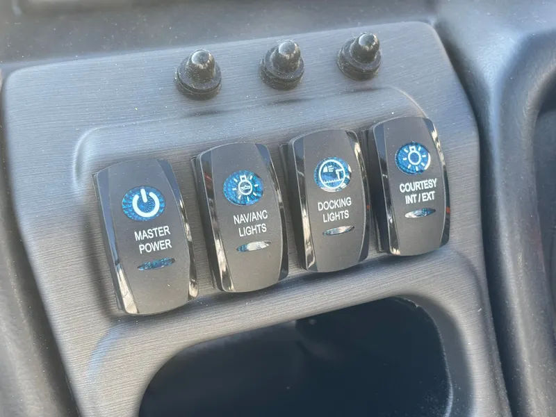 Slide: The Image of Bentley Pontoons 223 LEGACY QSB 2026 - 23