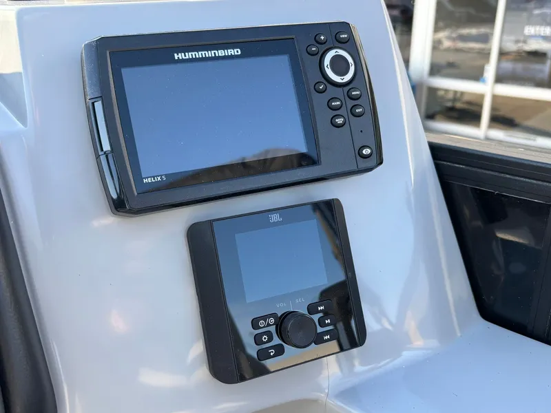 Slide: The Image of Bentley Pontoons 223 LEGACY QSB 2026 - 26