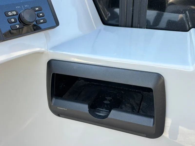 Slide: The Image of Bentley Pontoons 223 LEGACY QSB 2026 - 27