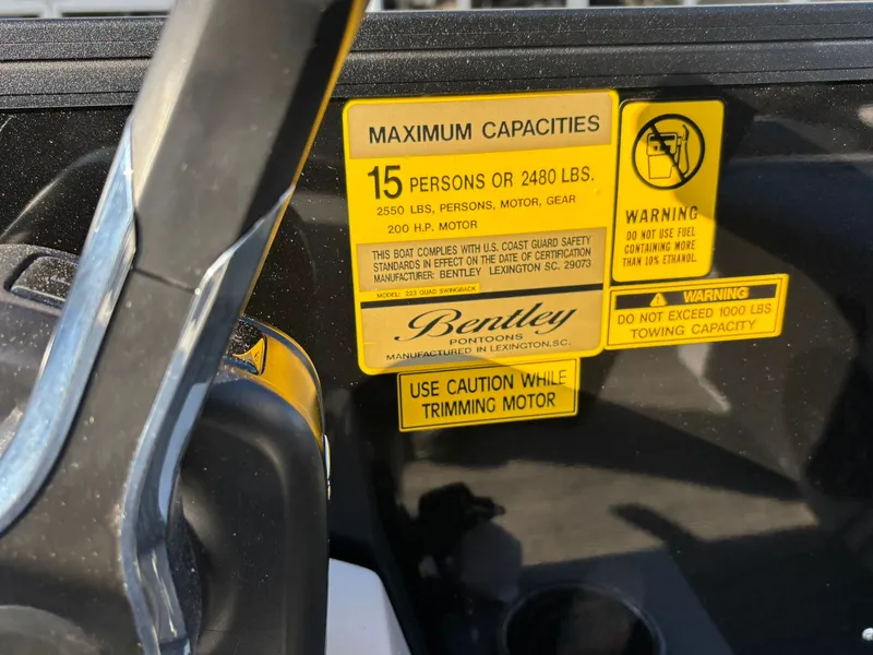 Slide: The Image of Bentley Pontoons 223 LEGACY QSB 2026 - 28