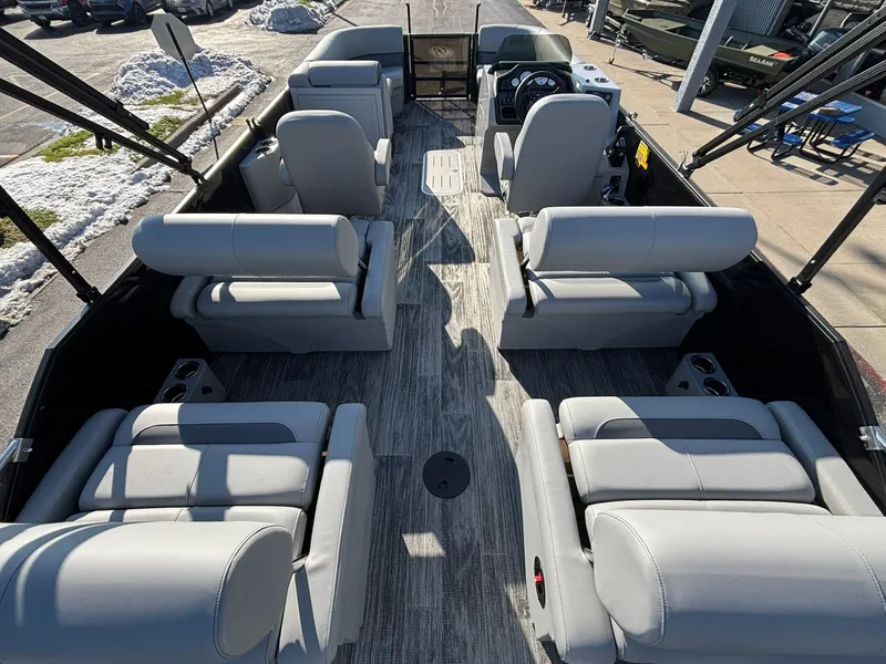 Slide: The Image of Bentley Pontoons 223 LEGACY QSB 2026 - 31