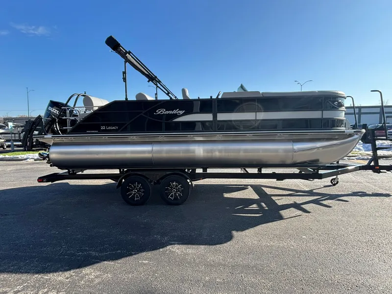 Slide: The Image of Bentley Pontoons 223 LEGACY QSB 2026 - 5