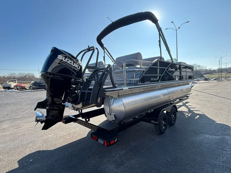 Slide: The Image of Bentley Pontoons 223 LEGACY QSB 2026 - 6