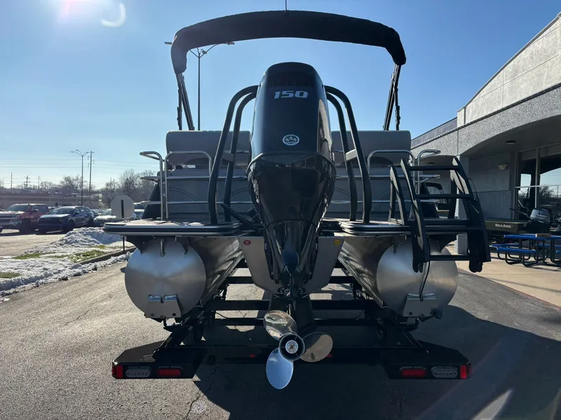 Slide: The Image of Bentley Pontoons 223 LEGACY QSB 2026 - 7