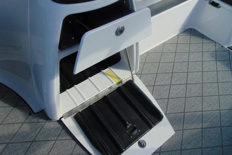 Slide: The Image of 2019 Yamaha Boats 275SD storage compartment with open hatch on patterned deck. - 16