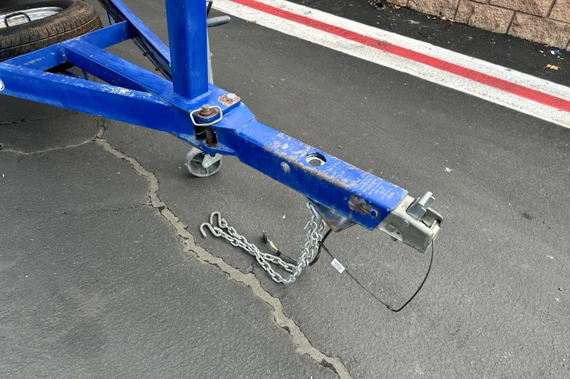 Slide: The Image of 2006 Rinker 226 Captiva Bowrider interior with white seating and cup holders. - 11