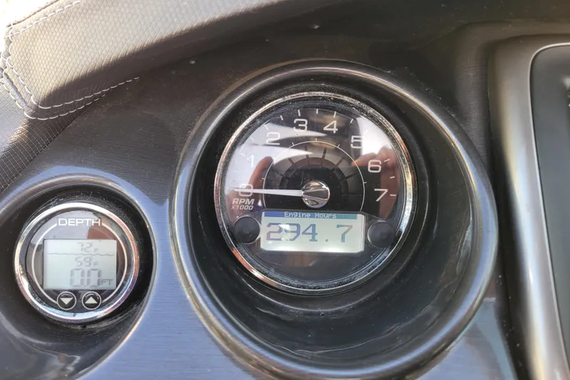 Slide: The Image of Dashboard of 2018 Monterey 278SS Super Sport showing RPM and engine hours. - 14
