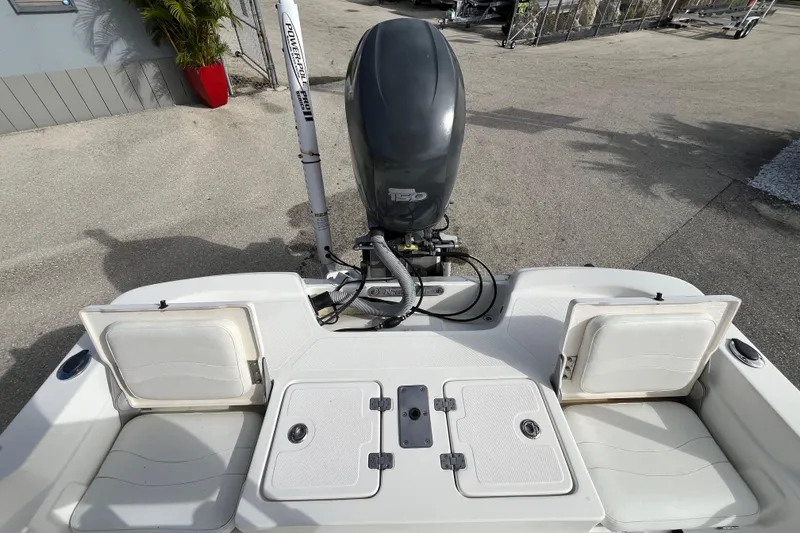 Slide: The Image of 2005 NauticStar 2200 Nautic Bay boat with outboard motor and seating area. - 15