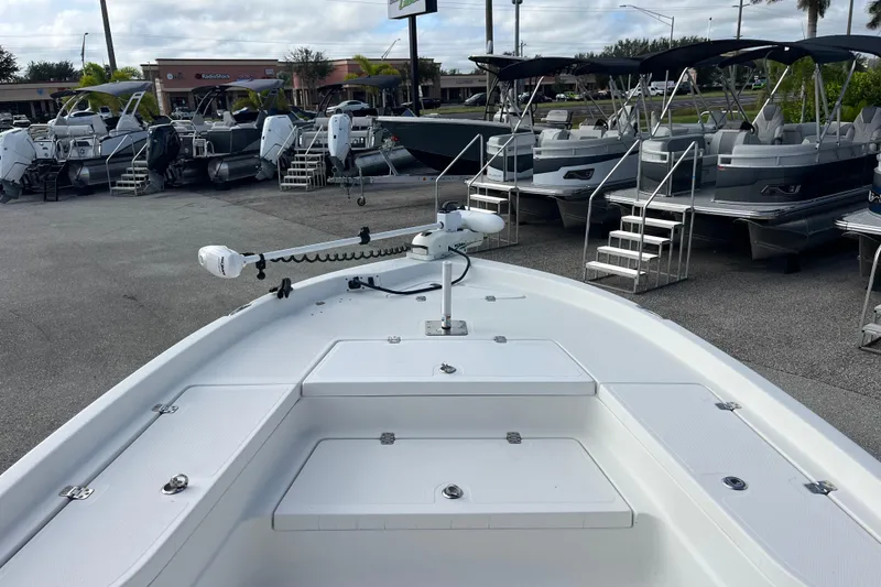 Slide: The Image of 2005 NauticStar 2200 Nautic Bay boat displayed at a dealership with other boats. - 9