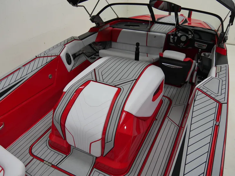 Slide: The Image of Nautique Ski Nautique 2019 - 10