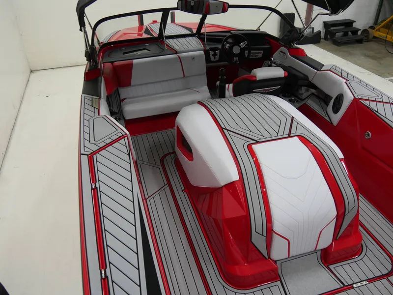 Slide: The Image of Nautique Ski Nautique 2019 - 11