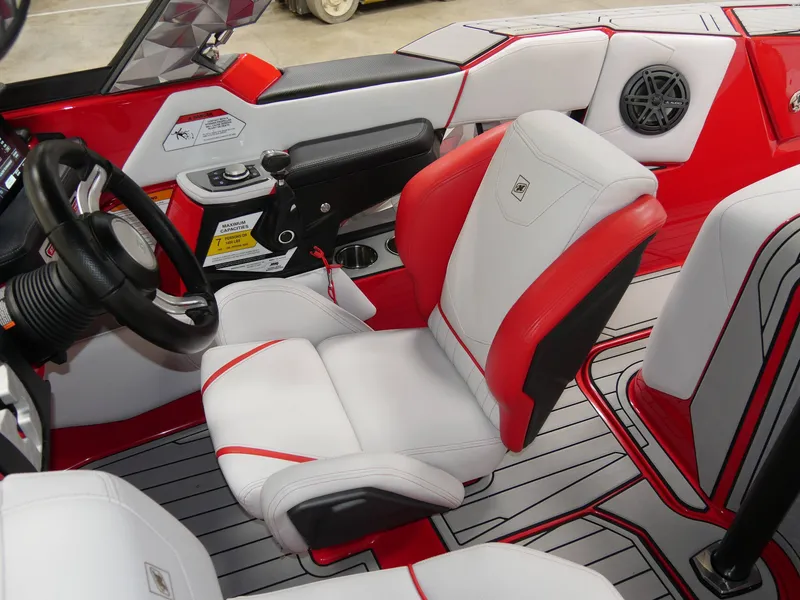 Slide: The Image of Nautique Ski Nautique 2019 - 16