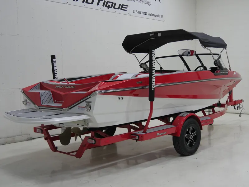 Slide: The Image of Nautique Ski Nautique 2019 - 3