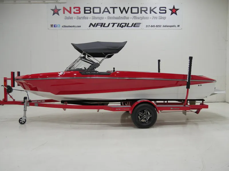 Slide: The Image of Nautique Ski Nautique 2019 - 4