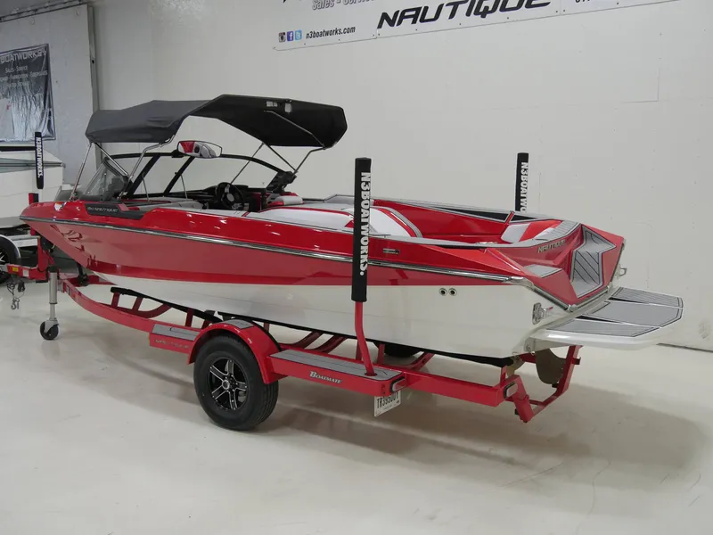 Slide: The Image of Nautique Ski Nautique 2019 - 6