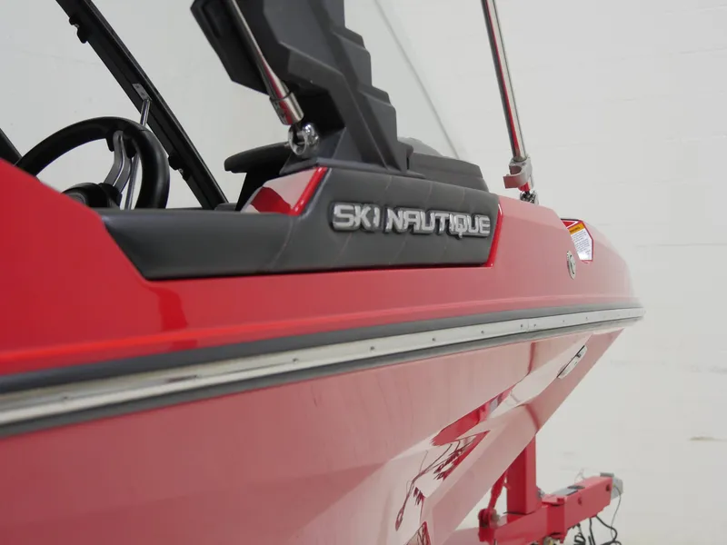 Slide: The Image of Nautique Ski Nautique 2019 - 8