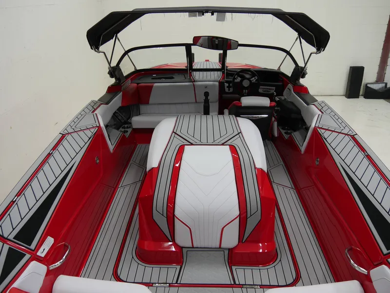 Slide: The Image of Nautique Ski Nautique 2019 - 9