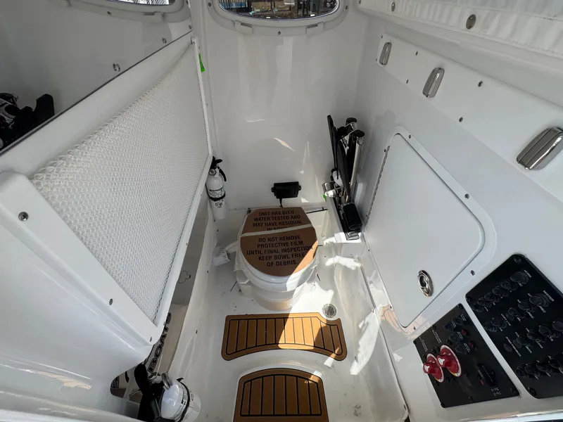 Slide: The Image of Sea Hunt Ultra 265 2026 - 14