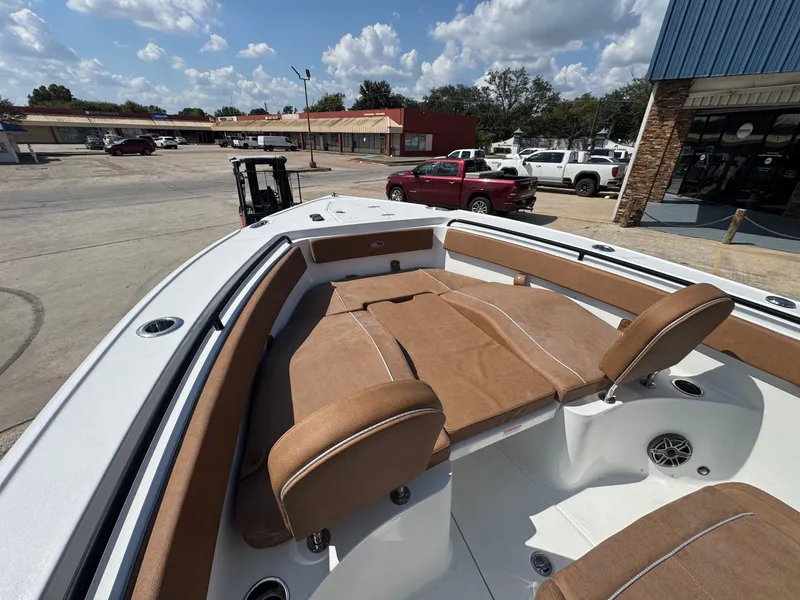 Slide: The Image of Sea Hunt Ultra 265 2026 - 15