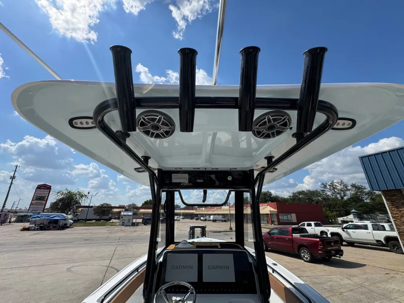 Slide: The Image of Sea Hunt Ultra 265 2026 - 16