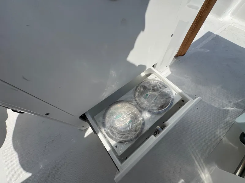 Slide: The Image of Sea Hunt Ultra 265 2026 - 25