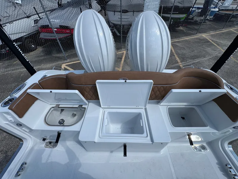 Slide: The Image of Sea Hunt Ultra 265 2026 - 30