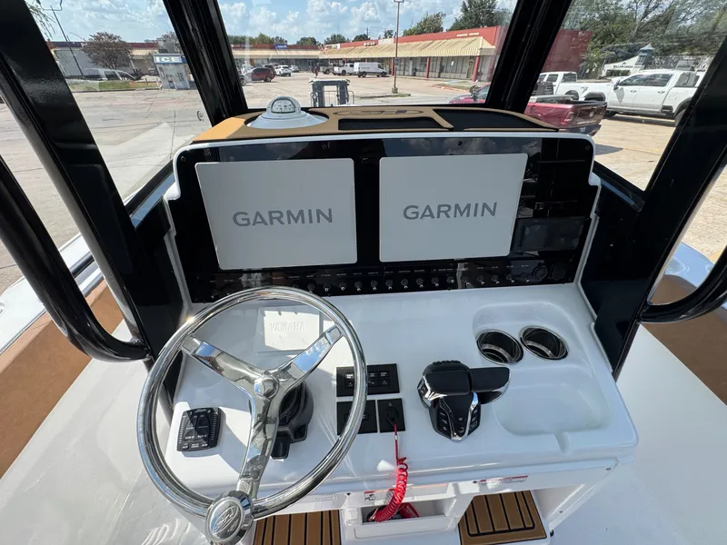 Slide: The Image of Sea Hunt Ultra 265 2026 - 32