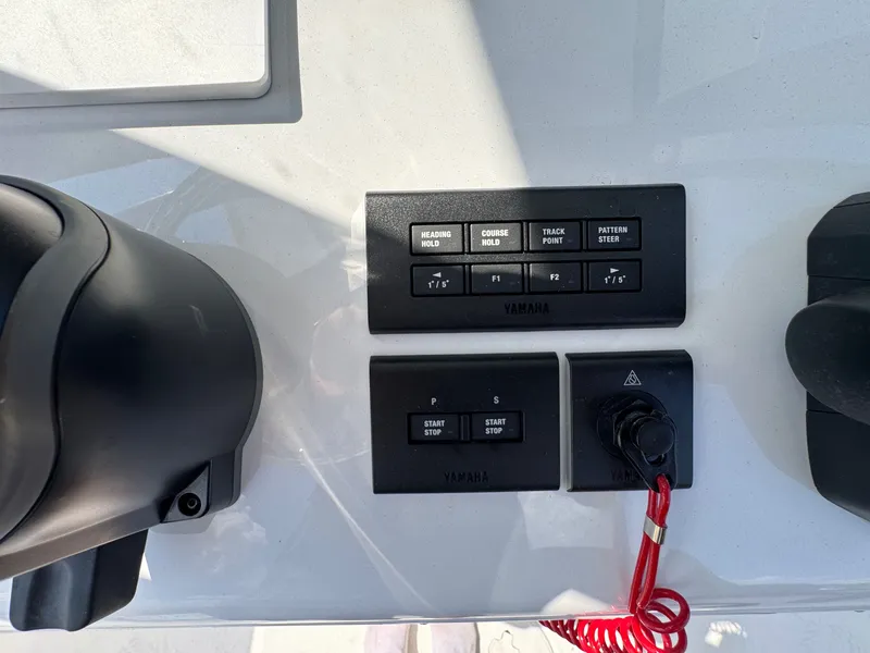 Slide: The Image of Sea Hunt Ultra 265 SE 2026 - 22