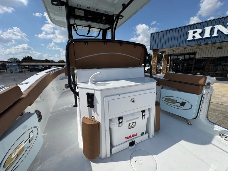 Slide: The Image of Sea Hunt Ultra 265 SE 2026 - 28