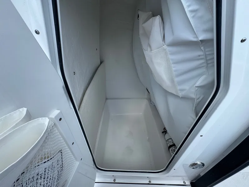 Slide: The Image of Sea Hunt Ultra 229 2026 - 14