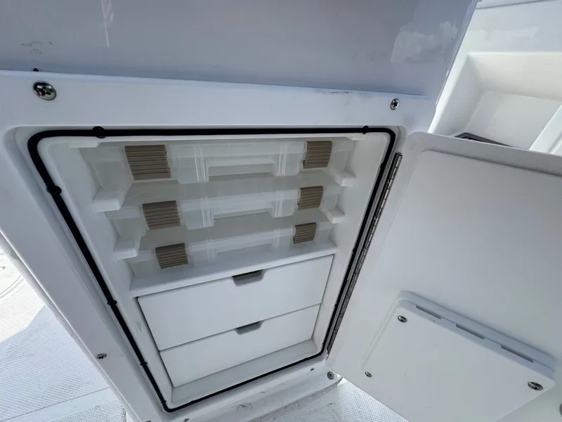 Slide: The Image of Sea Hunt Ultra 229 2026 - 15