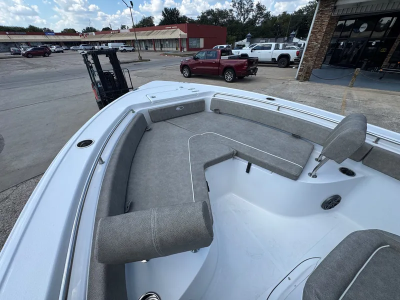 Slide: The Image of Sea Hunt Ultra 229 2026 - 17