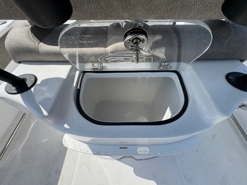 Slide: The Image of Sea Hunt Ultra 229 2026 - 19