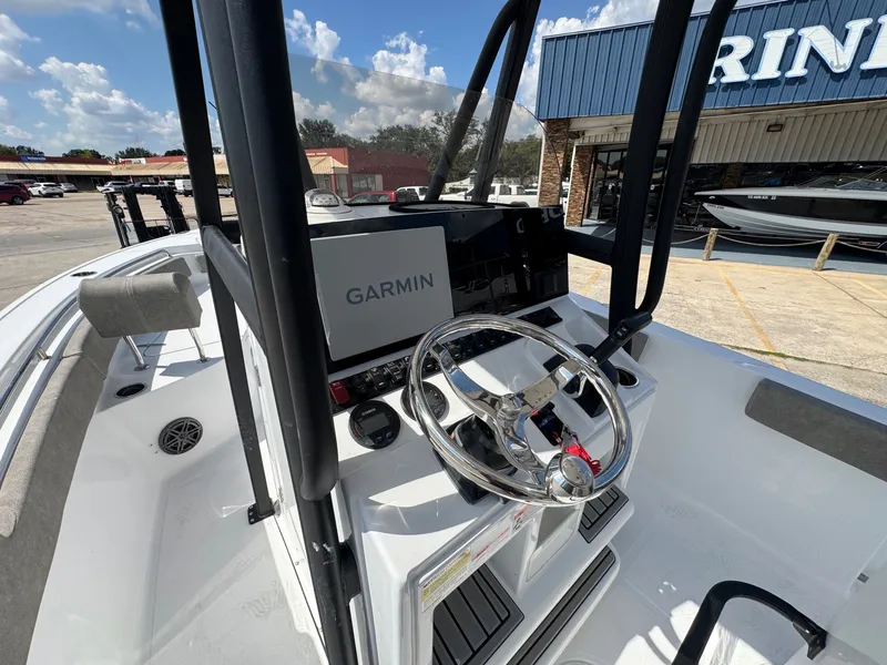 Slide: The Image of Sea Hunt Ultra 229 2026 - 20