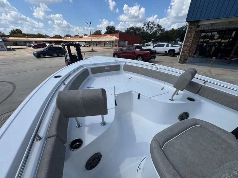 Slide: The Image of Sea Hunt Ultra 229 2026 - 21