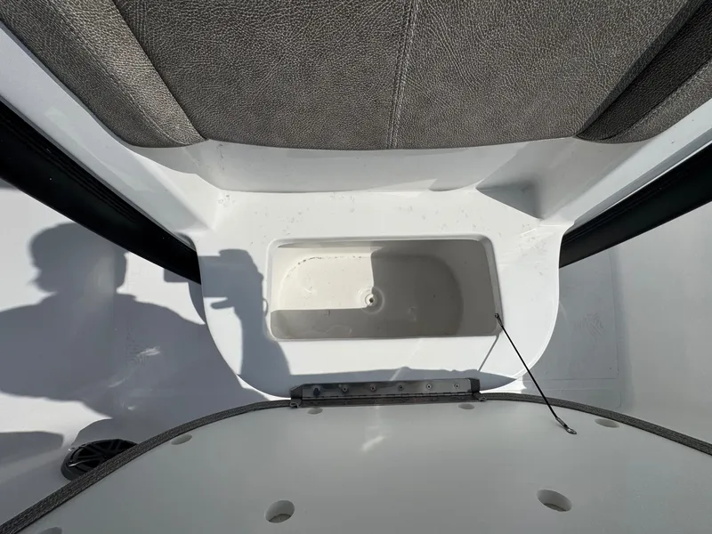 Slide: The Image of Sea Hunt Ultra 229 2026 - 22