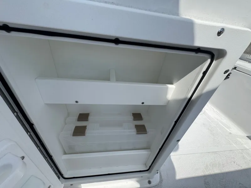 Slide: The Image of Sea Hunt Ultra 229 2026 - 24