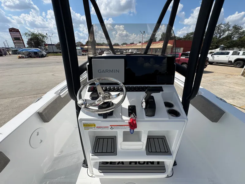 Slide: The Image of Sea Hunt Ultra 229 2026 - 27