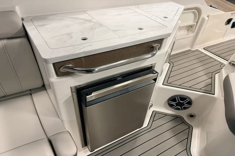 Slide: The Image of Sea Ray SDX 290 Outboard 2026 - 10