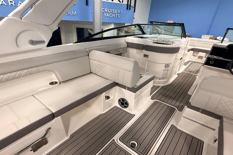 Slide: The Image of Sea Ray SDX 290 Outboard 2026 - 13