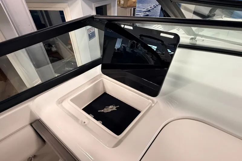 Slide: The Image of Sea Ray SDX 290 Outboard 2026 - 16