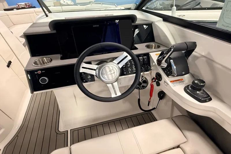 Slide: The Image of Sea Ray SDX 290 Outboard 2026 - 18