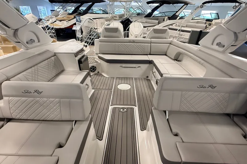 Slide: The Image of Sea Ray SDX 290 Outboard 2026 - 22