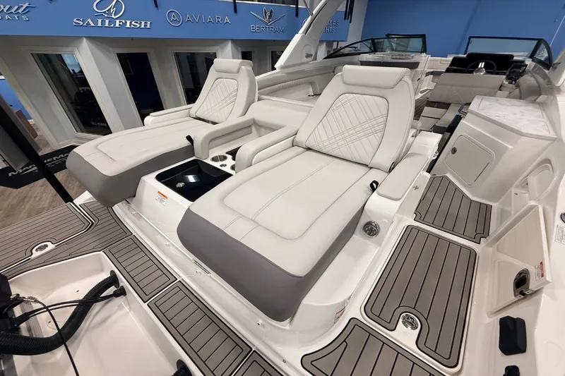 Slide: The Image of Sea Ray SDX 290 Outboard 2026 - 6