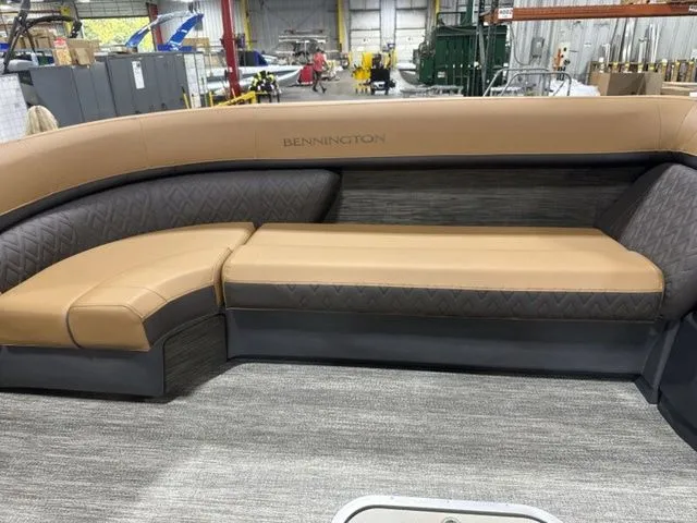 Slide: The Image of Bennington M Quad Bench 24 MSL Tritoon 2026 - 11