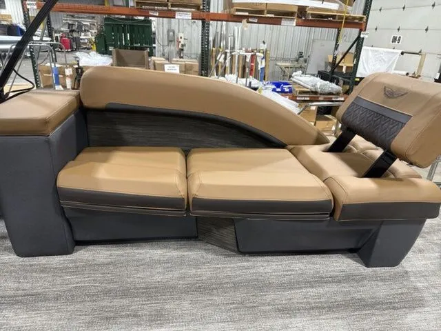 Slide: The Image of Bennington M Quad Bench 24 MSL Tritoon 2026 - 13