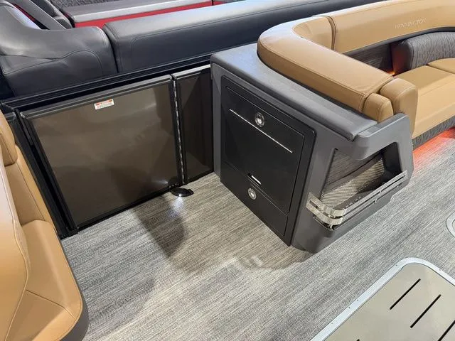 Slide: The Image of Bennington M Quad Bench 24 MSL Tritoon 2026 - 17